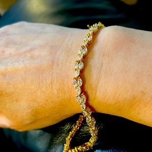 Sparkling fau Diamond gold vintage bracelet. Safety clasp. Very well made.